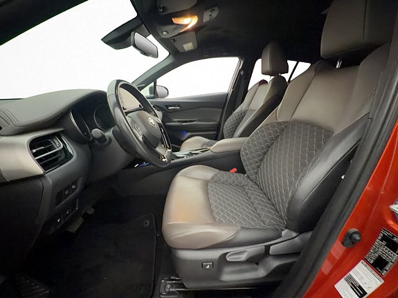 Toyota C-HR 13 of 30