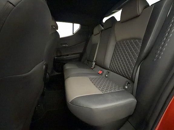 Toyota C-HR 18 of 30