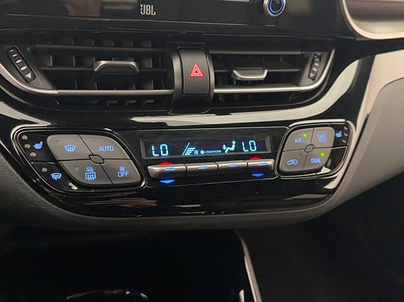 Toyota C-HR 23 of 30