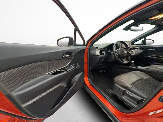 Toyota C-HR 12 of 30