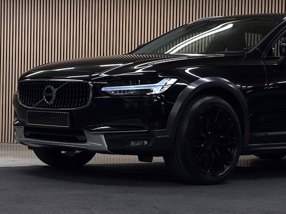 Volvo V90 Cross Country 3 of 30