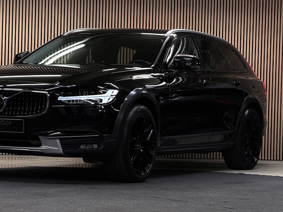 Volvo V90 Cross Country 2 of 30