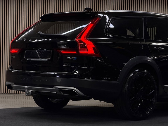 Volvo V90 Cross Country 10 of 30