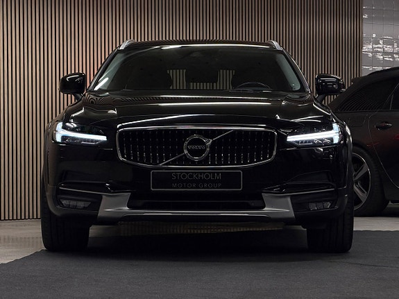 Volvo V90 Cross Country 6 of 30