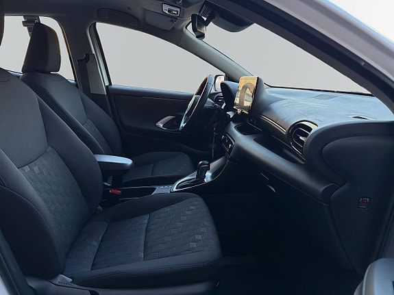 Toyota Yaris 6 of 13