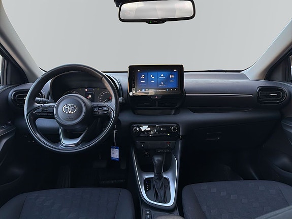 Toyota Yaris 8 of 13