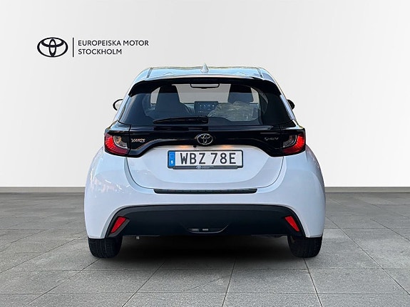Toyota Yaris 4 of 13