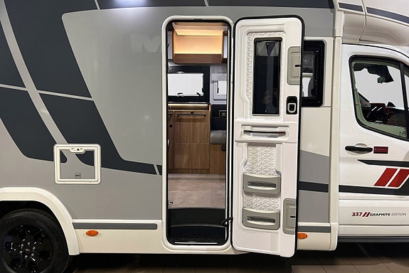 CHALLENGER 337 Graphite Edition 165hk AUTOMAT Face-To-Face Långbäddar 4 of 30