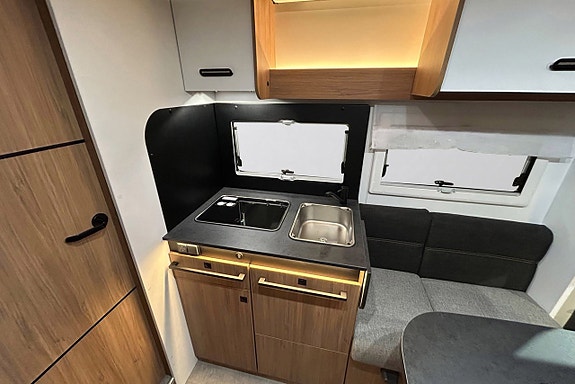 CHALLENGER 337 Graphite Edition 165hk AUTOMAT Face-To-Face Långbäddar 14 of 30