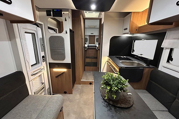CHALLENGER 337 Graphite Edition 165hk AUTOMAT Face-To-Face Långbäddar 7 of 30