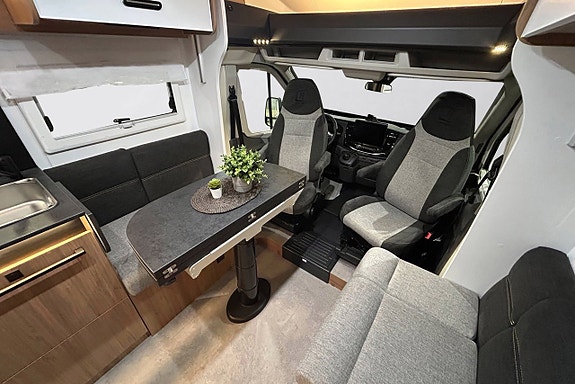CHALLENGER 337 Graphite Edition 165hk AUTOMAT Face-To-Face Långbäddar 5 of 30