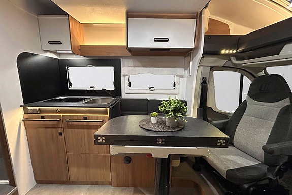 CHALLENGER 337 Graphite Edition 165hk AUTOMAT Face-To-Face Långbäddar 8 of 30