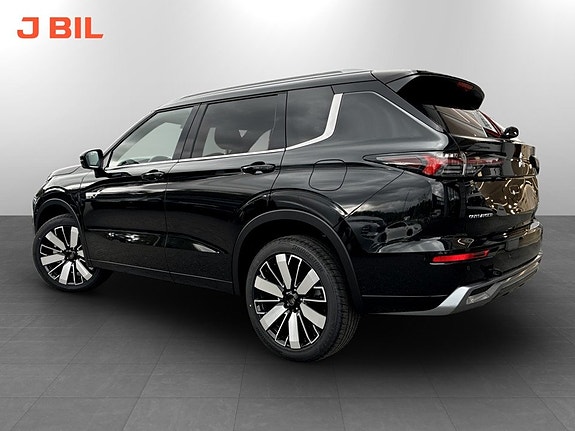 Mitsubishi Outlander 2 of 14