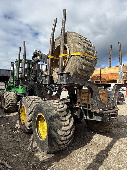 John Deere 1210G 2 of 7