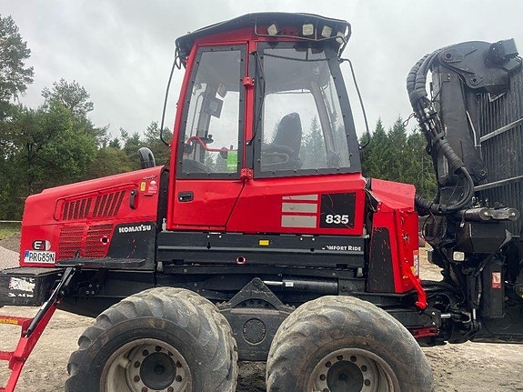 Komatsu 835 13 of 17