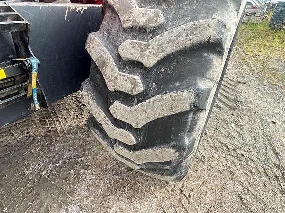 Komatsu 911.5 9 of 13
