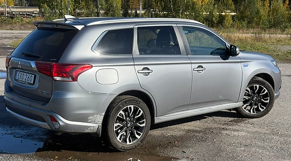 Mitsubishi Outlander 3 of 5
