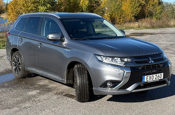 Mitsubishi Outlander 2 of 5