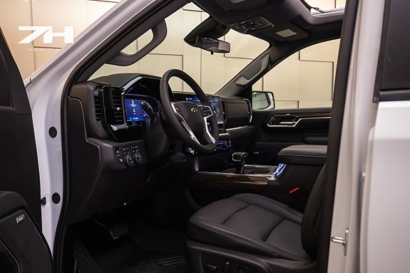 Chevrolet Silverado EV 23 of 26