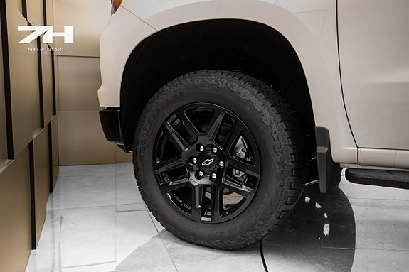 Chevrolet Silverado EV 21 of 26