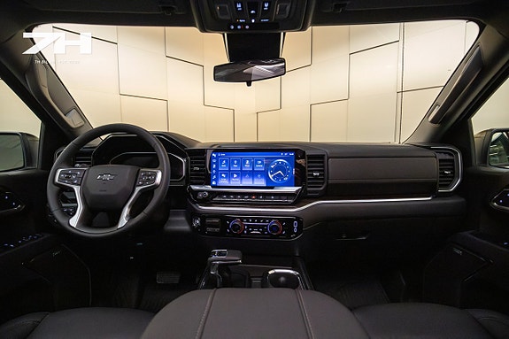 Chevrolet Silverado EV 12 of 26