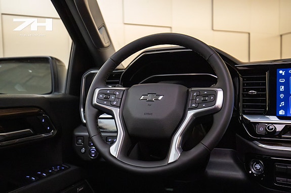 Chevrolet Silverado EV 9 of 26