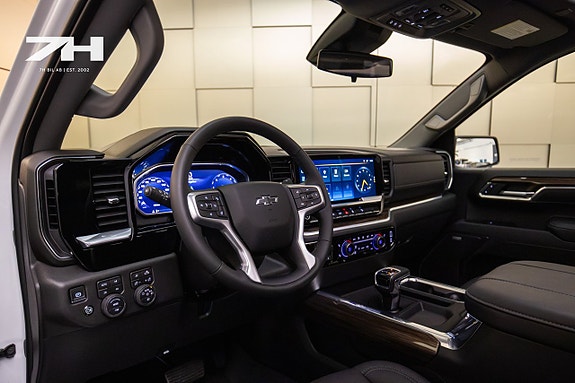 Chevrolet Silverado EV 7 of 26