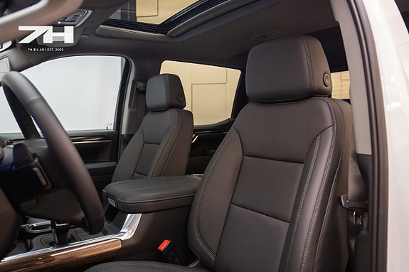 Chevrolet Silverado EV 14 of 26