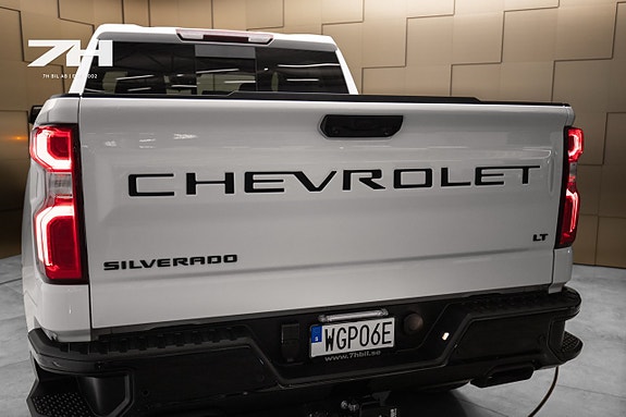 Chevrolet Silverado EV 6 of 26
