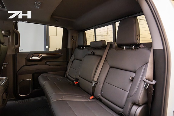 Chevrolet Silverado EV 18 of 26