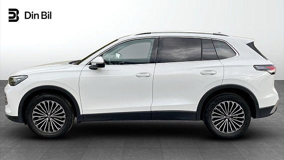 Volkswagen Tiguan 3 of 12