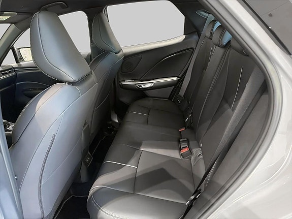 Lexus LBX 13 of 15