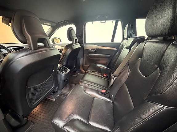 Volvo XC90 9 of 12