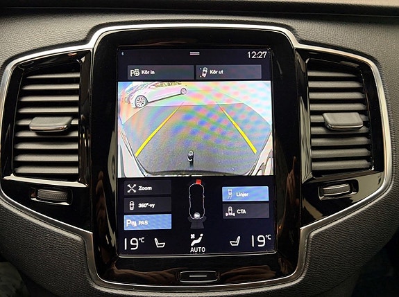 Volvo XC90 11 of 12