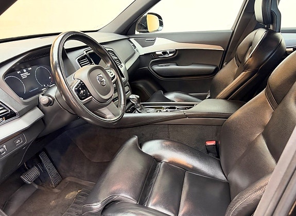 Volvo XC90 6 of 12