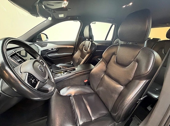 Volvo XC90 8 of 12