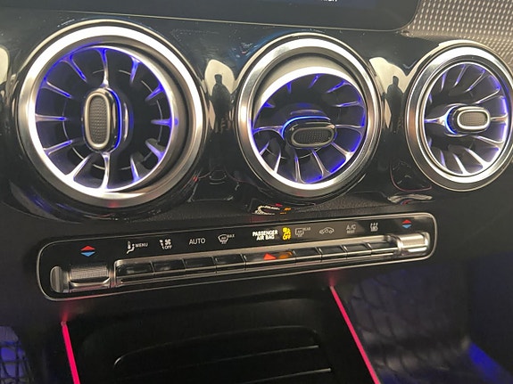 Mercedes-Benz GLB250 23 of 30