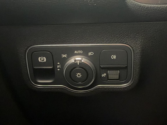 Mercedes-Benz GLB250 30 of 30