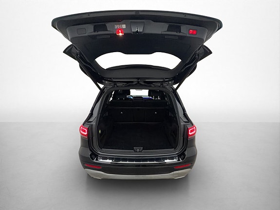 Mercedes-Benz GLB250 17 of 30