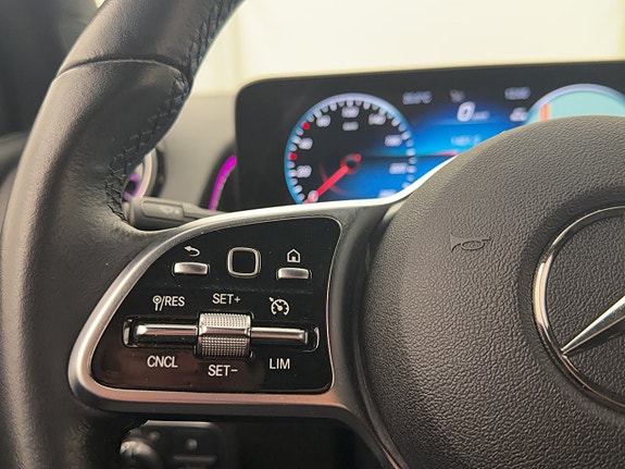 Mercedes-Benz GLB250 28 of 30