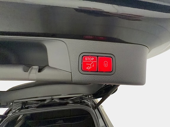 Mercedes-Benz GLB250 18 of 30