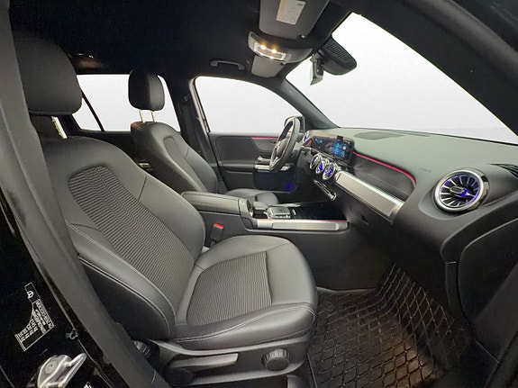Mercedes-Benz GLB250 12 of 30