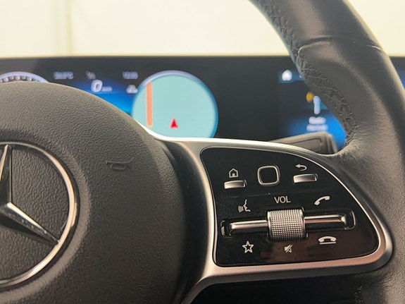 Mercedes-Benz GLB250 27 of 30