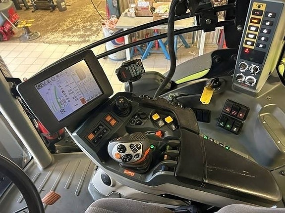 CLAAS Axion 870 Cmatic 10 of 13