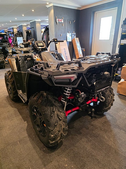Polaris Sportsman XP 1000 BLACK EDITION 14 of 15