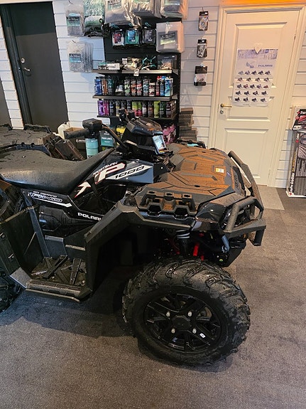 Polaris Sportsman XP 1000 BLACK EDITION 9 of 15
