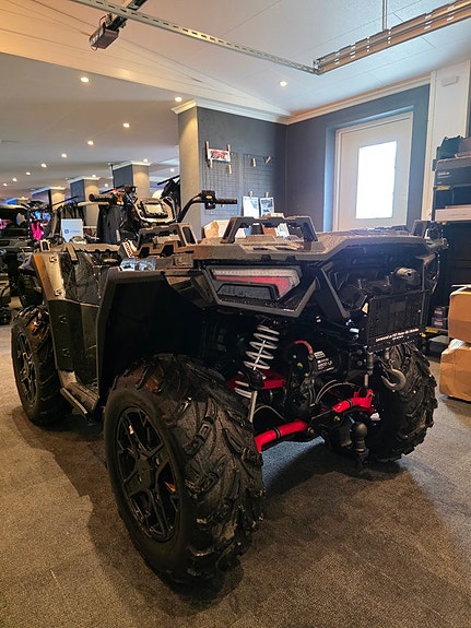 Polaris Sportsman XP 1000 BLACK EDITION 8 of 15