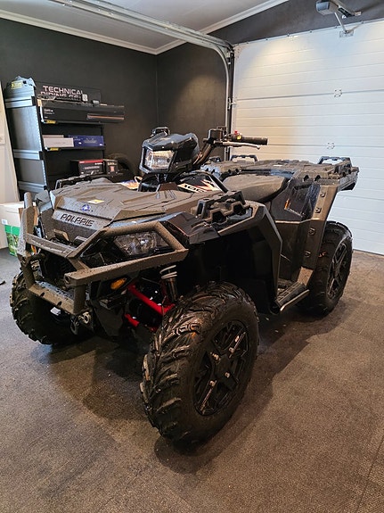 Polaris Sportsman XP 1000 BLACK EDITION 11 of 15
