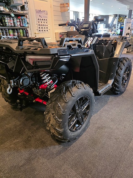 Polaris Sportsman XP 1000 BLACK EDITION 13 of 15