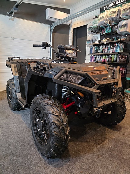 Polaris Sportsman XP 1000 BLACK EDITION 10 of 15